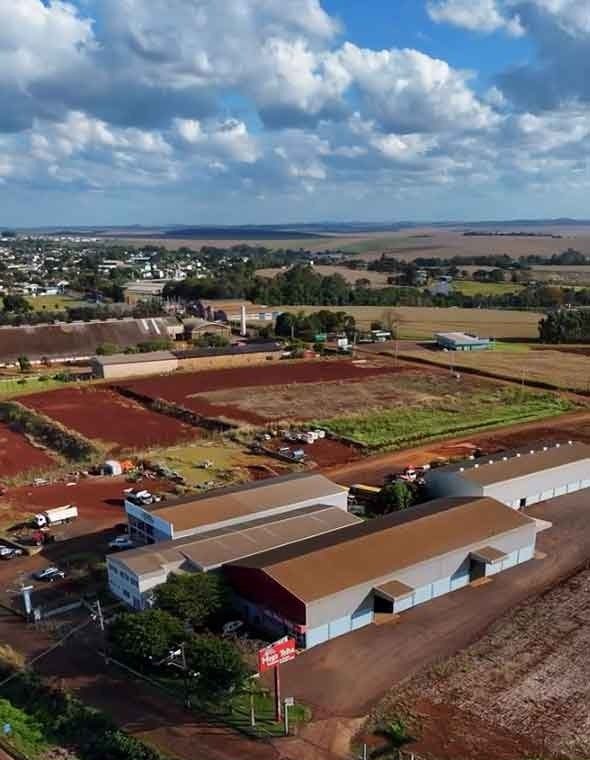 Vista aérea da fábrica da Mega Telha às margens da BR-369, em Corbélia-PR